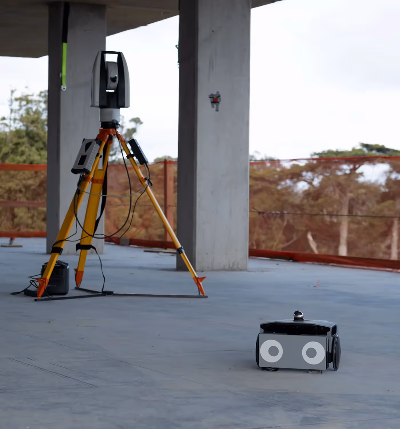 Dusty FieldPrint equipment and robot on a construction site